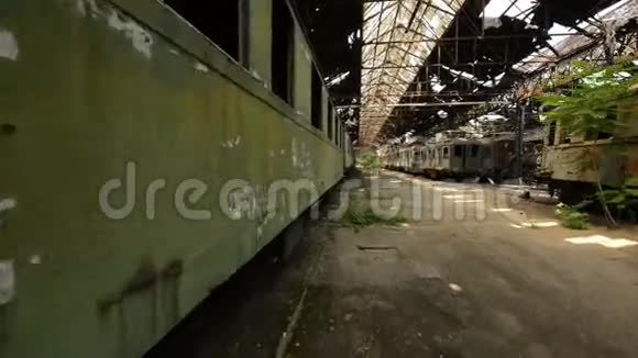 旧火车站的货运列车视频的预览图