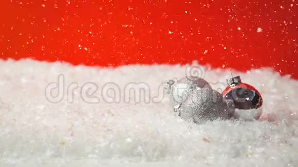 降雪与圣诞节装饰视频的预览图