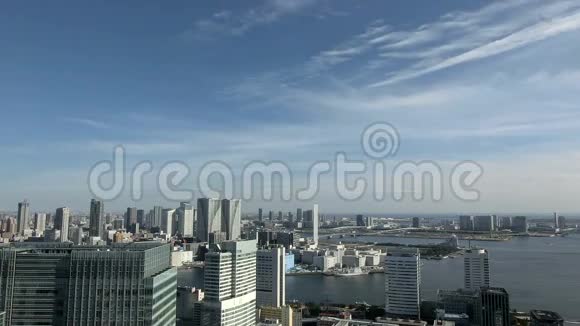 东京的城市景观时间从一座摩天大楼过去视频的预览图