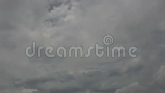 东京建筑物上空云景的时间推移视频的预览图