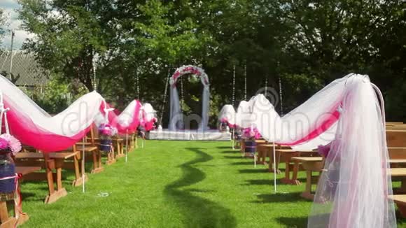 大自然婚礼的美丽装饰视频的预览图