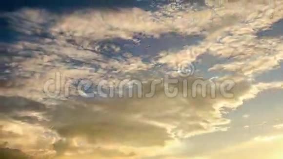 日落时分的云层视频的预览图