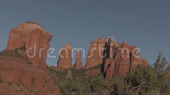 大教堂岩石满月上升视频的预览图