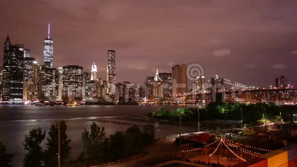 纽约布鲁克林的曼哈顿夜景4k延时视频的预览图