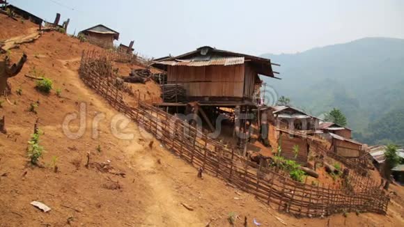 老挝PongsaliAkha部落村土著部落文化视频的预览图