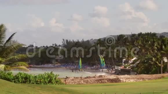 热带加勒比海滨酒店位于牙买加的蒙特哥湾视频的预览图