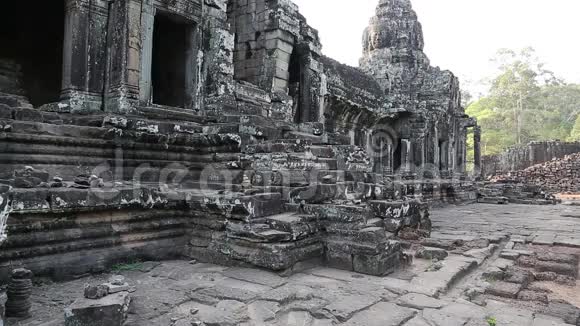 柬埔寨暹粒吴哥汤姆寺建筑群视频的预览图