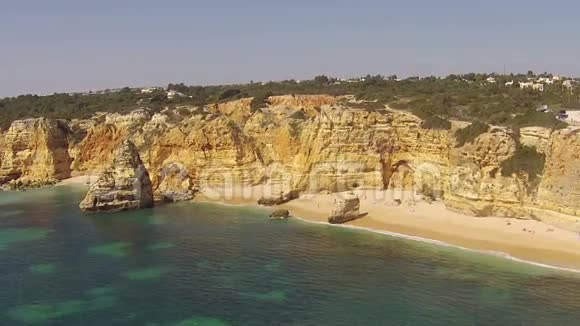 从葡萄牙的普拉亚马林哈起飞视频的预览图