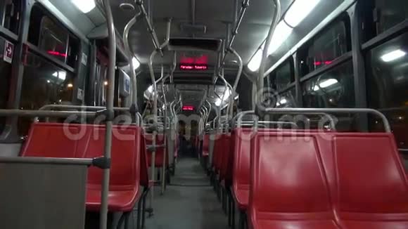 公共汽车道路公共交通公共交通视频的预览图