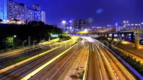 城市尖峰时刻香港交通时间表镜头放大视频的预览图
