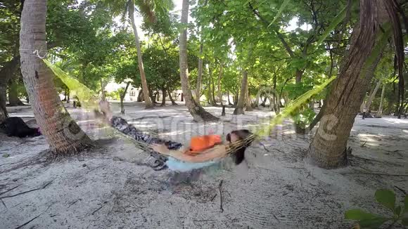 沙滩和海浪南雄环礁马尔代夫视频的预览图