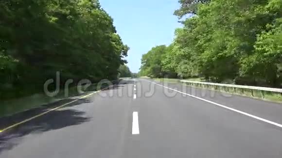 在高速公路高速公路高速公路上行驶视频的预览图