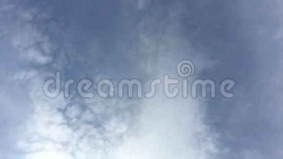 景观蓝天伴云时光流逝视频的预览图