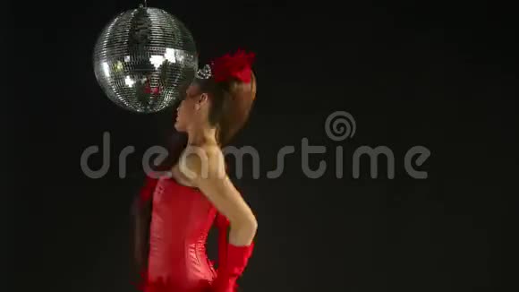 女迪斯科舞者视频的预览图