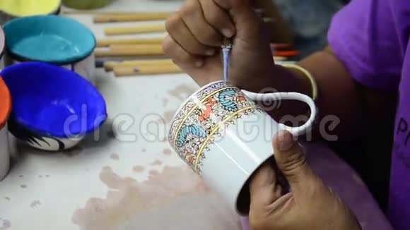绘画陶瓷本吉隆传统泰五种基本色风格陶器视频的预览图
