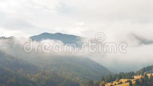 山地景观大自然雾云视频的预览图