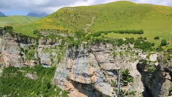 奥尔德萨国家公园比利牛斯胡斯卡阿拉贡的蒙特佩迪多和安尼斯洛谷的景观视频的预览图