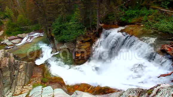 冰川国家公园瀑布视频的预览图