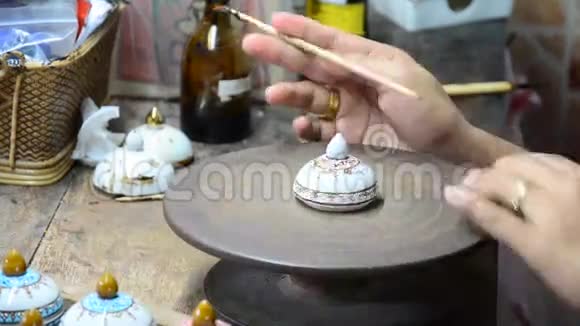 绘画陶瓷本吉隆传统泰五种基本色风格陶器视频的预览图