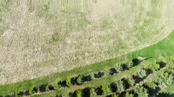 美国中西部伊利诺斯州玉米带的飞越农田和农田视频的预览图