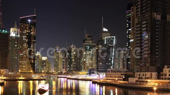 迪拜码头夜灯4k视频的预览图