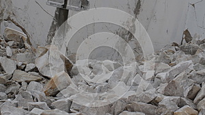 大理石采石场白色大理石石材切割视频的预览图