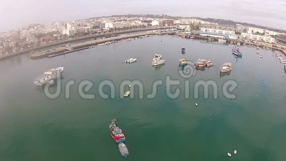 从葡萄牙拉各斯阿尔加维港起飞视频的预览图