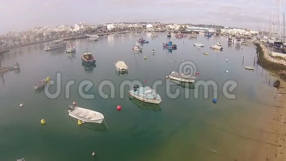 从葡萄牙拉各斯阿尔加维港起飞视频的预览图