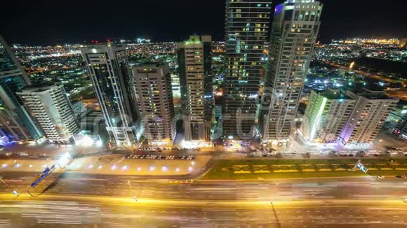 迪拜公路上的夜光时间视频的预览图