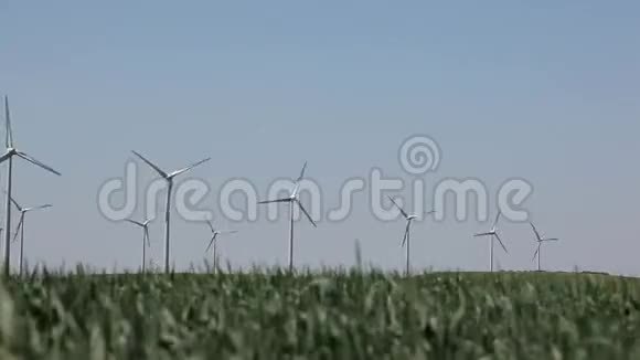 风力发电机产生替代能源视频的预览图