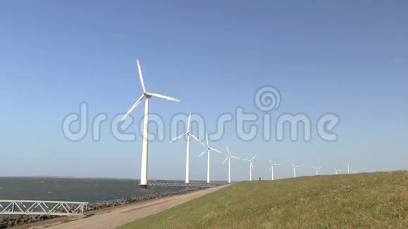 风力发电机产生替代能源视频的预览图