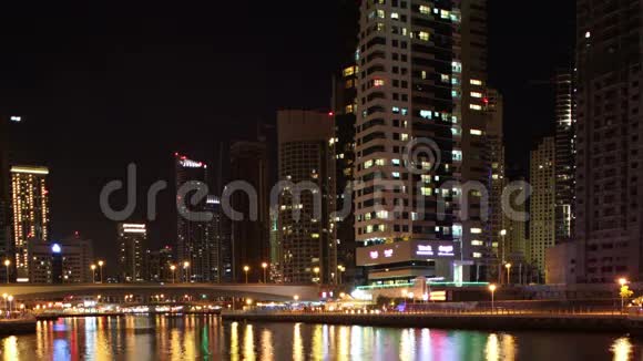 迪拜码头时间在夜间视频的预览图
