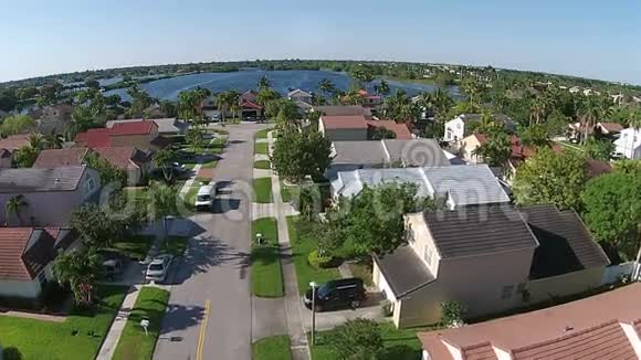 佛罗里达郊区住宅的鸟瞰图视频的预览图