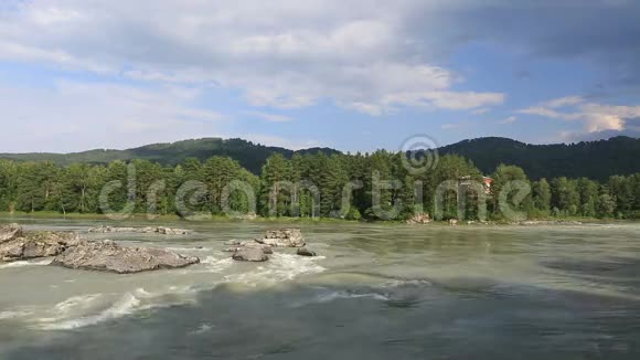 美丽夏日山水山河卡屯视频的预览图