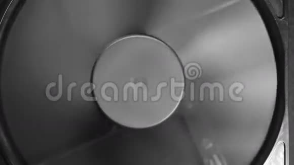 风扇涡轮后面一个黑暗的表面视频的预览图