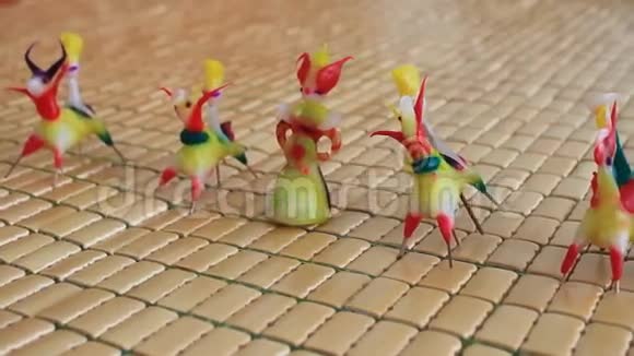 越南传统玩具由彩色米粉制成视频的预览图