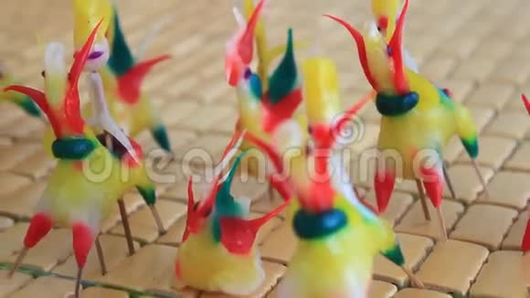 越南传统玩具由彩色米粉制成视频的预览图