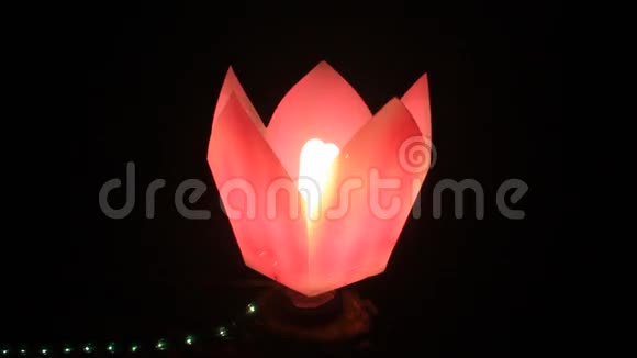 传统节日中的蜡烛视频的预览图