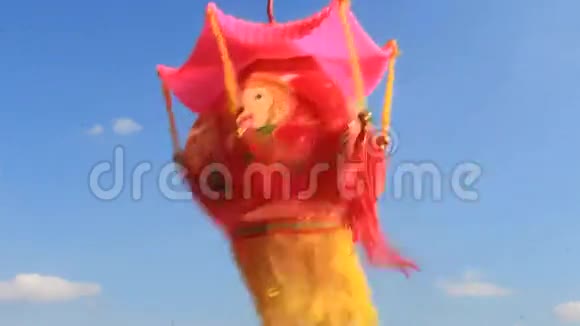传统节日中的灯笼视频的预览图