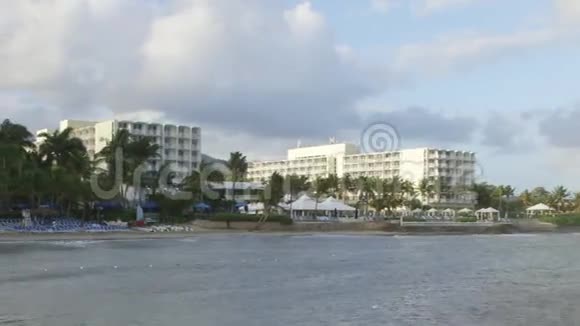 热带加勒比海滨酒店位于牙买加的蒙特哥湾视频的预览图