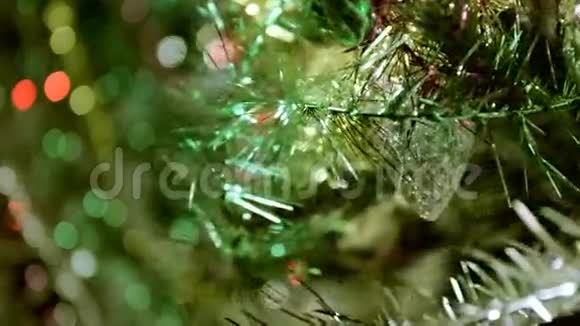 树上的老式圣诞装饰视频的预览图