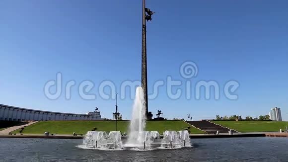 俄罗斯莫斯科波克隆纳亚山胜利公园战争纪念碑视频的预览图