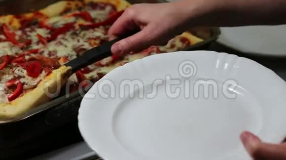 在波兰条件下的披萨之家视频的预览图