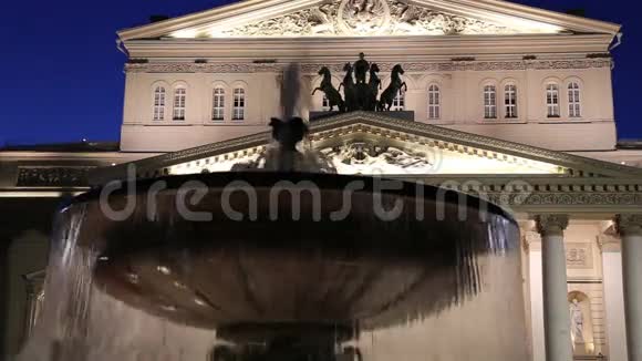 俄罗斯莫斯科Bolshoi剧院附近喷泉视频的预览图