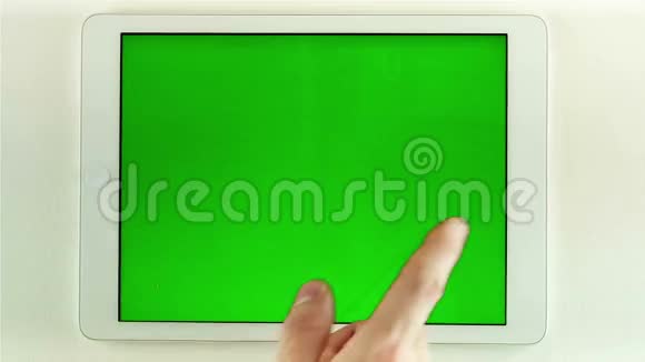 使用平板电脑与绿色屏幕视频的预览图