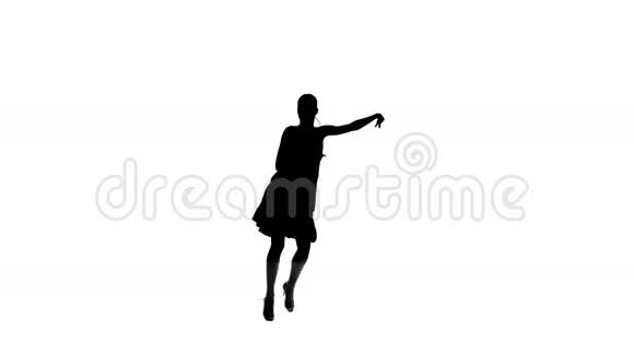女孩表演交际舞的剪影白色背景阿尔法通道视频的预览图