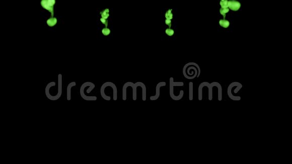 荧光亮绿水多滴墨这是3d渲染镜头的慢动作墨水背景或墨水视频的预览图