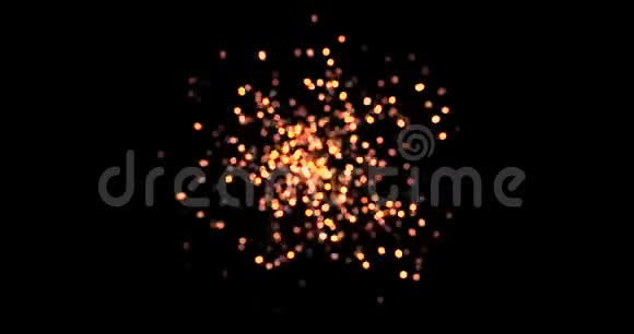 圣诞节金色的微粒闪耀着黑色背景上流淌的金色节日新年快乐视频的预览图