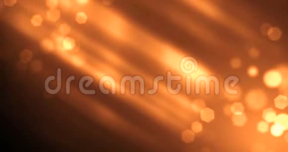 抽象的圣诞闪光粒子在金色背景下流动视频的预览图