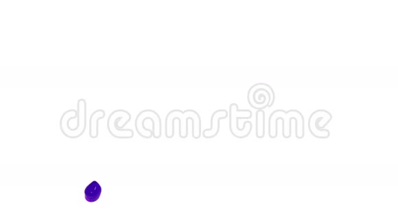 紫色流体在运动慢动作透明液体视频的预览图